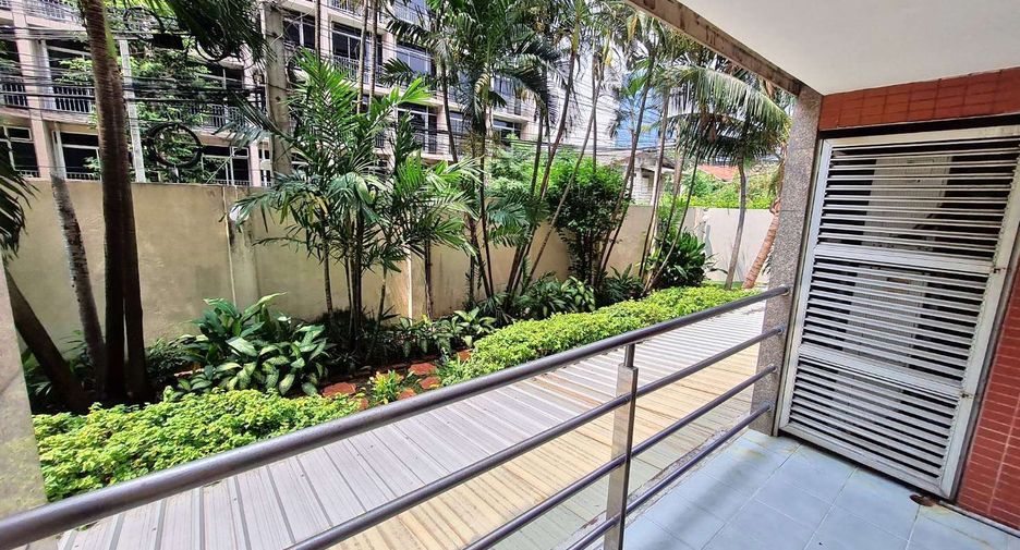 For rent 3 ベッドルーム condo in Yan Nawa, Bangkok