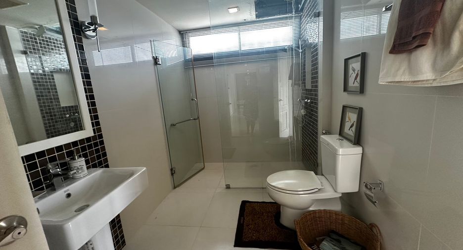 For rent 3 bedrooms condo in Watthana, Bangkok