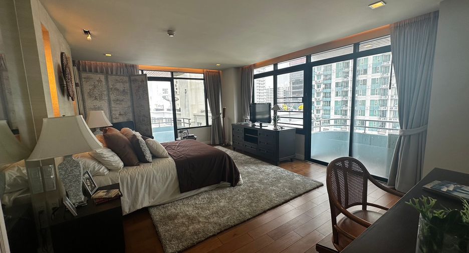 For rent 3 bedrooms condo in Watthana, Bangkok