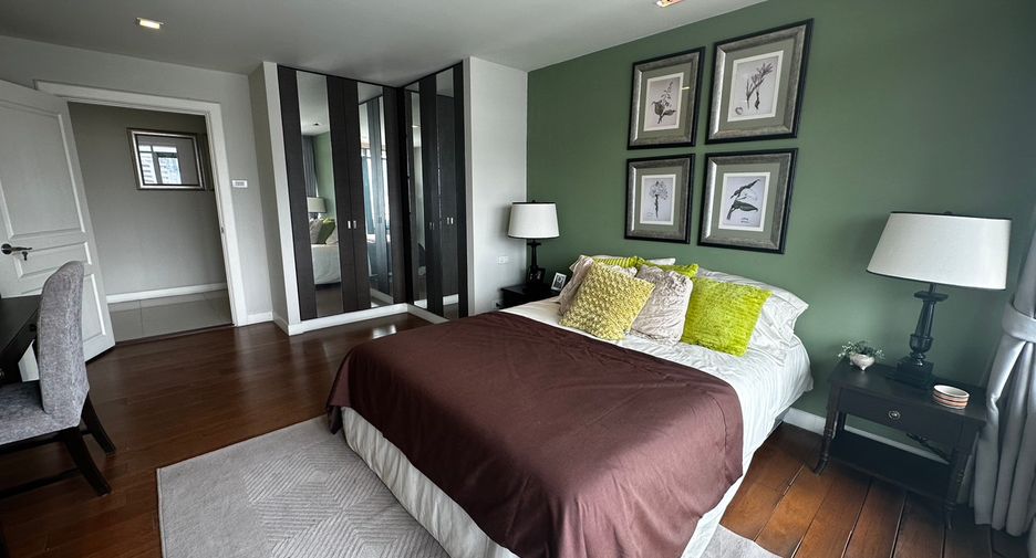 For rent 3 bedrooms condo in Watthana, Bangkok