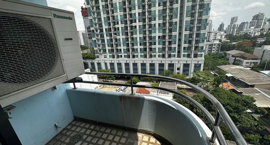 For rent 3 bedrooms condo in Watthana, Bangkok