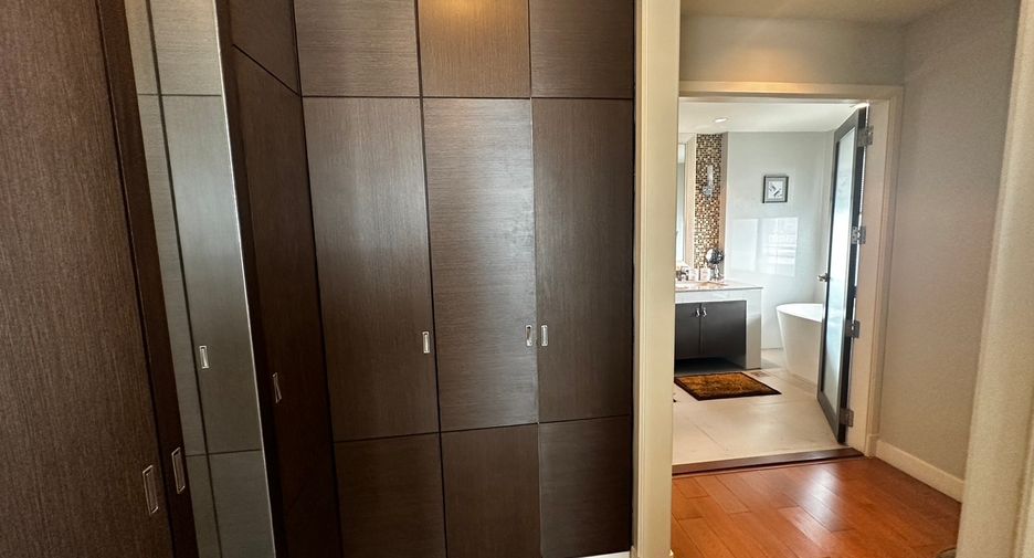 For rent 3 bedrooms condo in Watthana, Bangkok