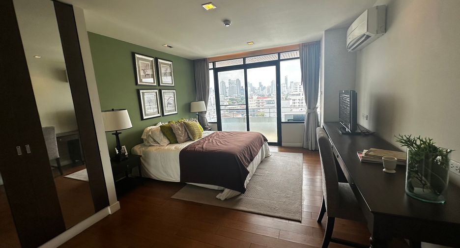 For rent 3 bedrooms condo in Watthana, Bangkok