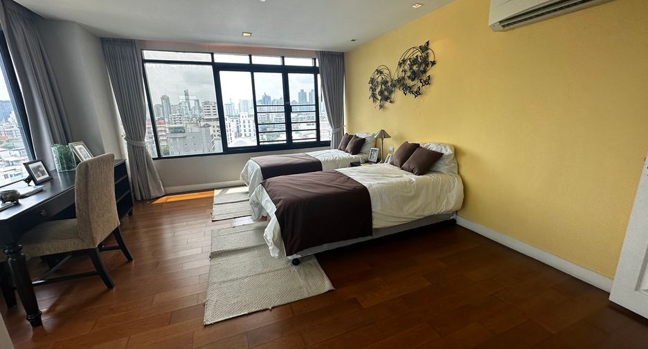 For rent 3 bedrooms condo in Watthana, Bangkok