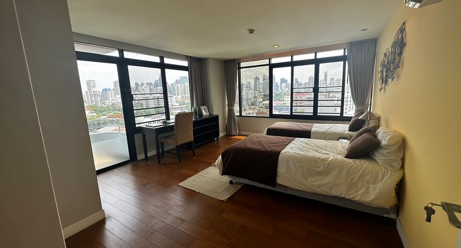 For rent 3 bedrooms condo in Watthana, Bangkok