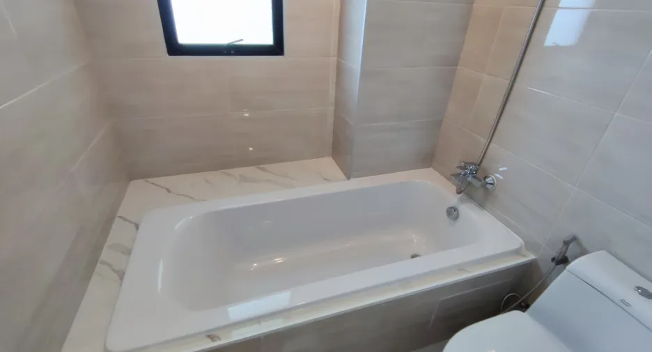 For rent 4 bedrooms condo in Pratumnak, Pattaya