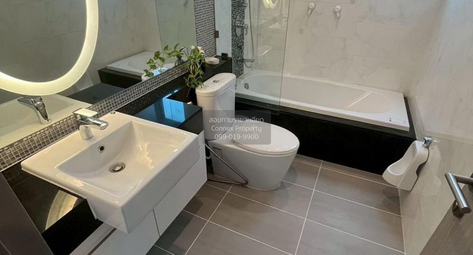 For rent 2 bedrooms condo in Watthana, Bangkok