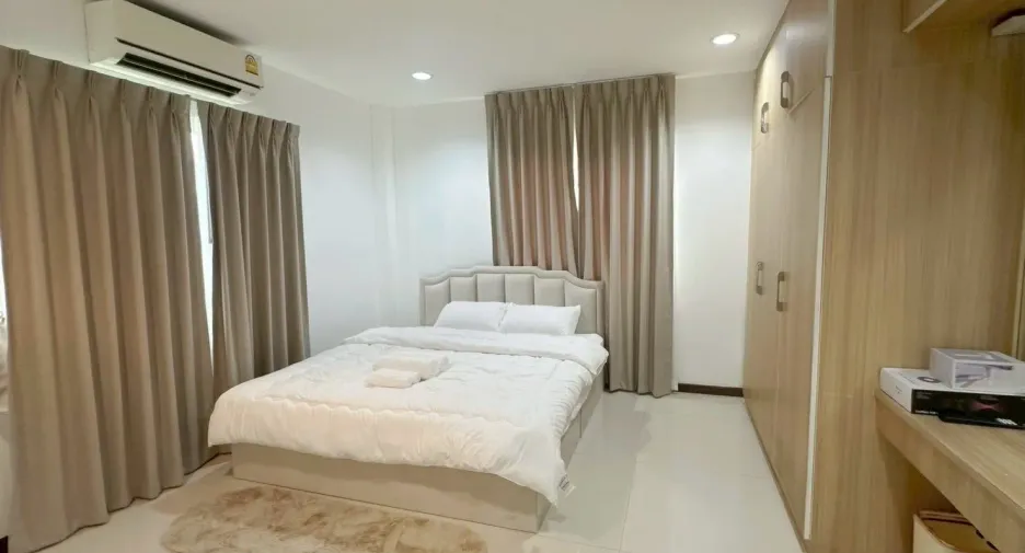 For sale and for rent 4 bedrooms house in Bang Bua Thong, Nonthaburi