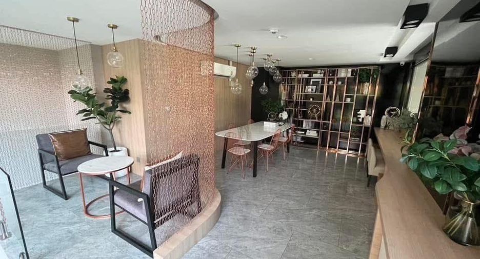Condo en alquiler de 1 habitaciones en Huai Khwang, Bangkok