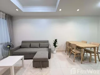 Casa adosada en alquiler de 3 habitaciones en Phra Khanong, Bangkok