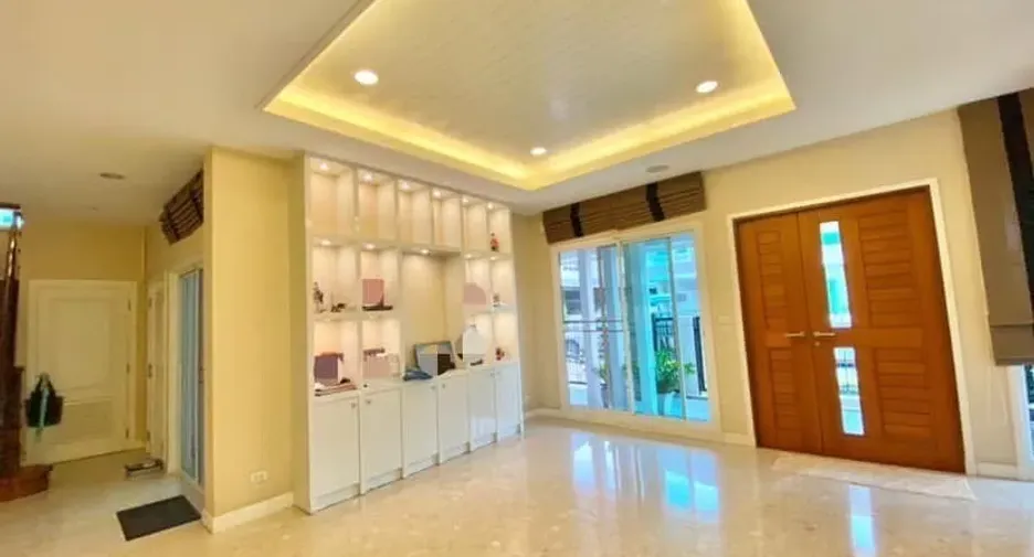 Casa en venta de 4 habitaciones en Khan Na Yao, Bangkok