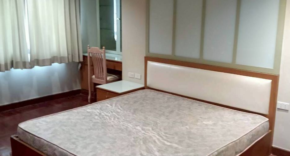Condo en alquiler de 3 habitaciones en Khlong Toei, Bangkok