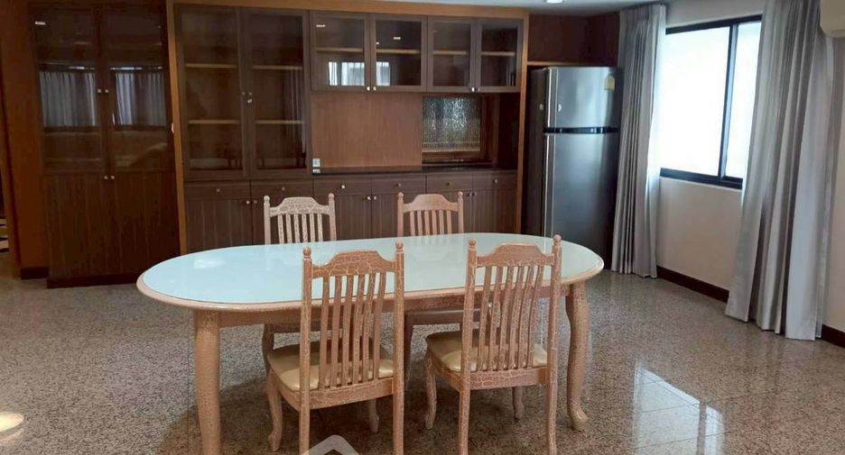 Condo en alquiler de 3 habitaciones en Khlong Toei, Bangkok
