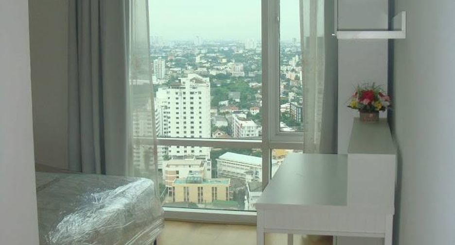 For rent 3 bedrooms condo in Khlong Toei, Bangkok