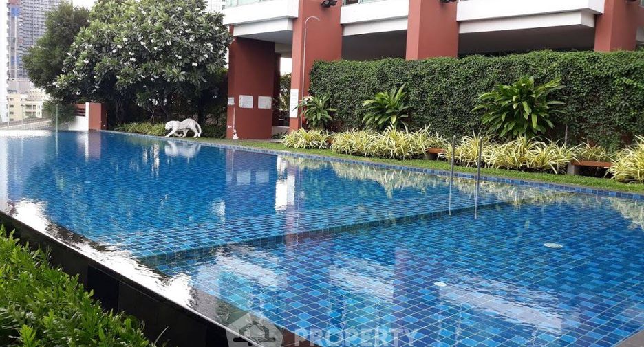 For rent 3 bedrooms condo in Khlong Toei, Bangkok