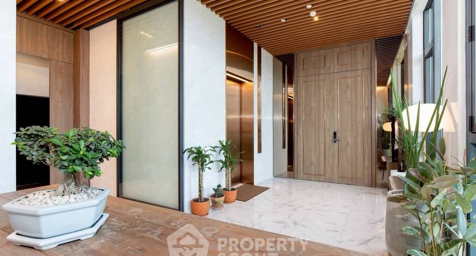 For sale 3 ベッドルーム condo in Pathum Wan, Bangkok