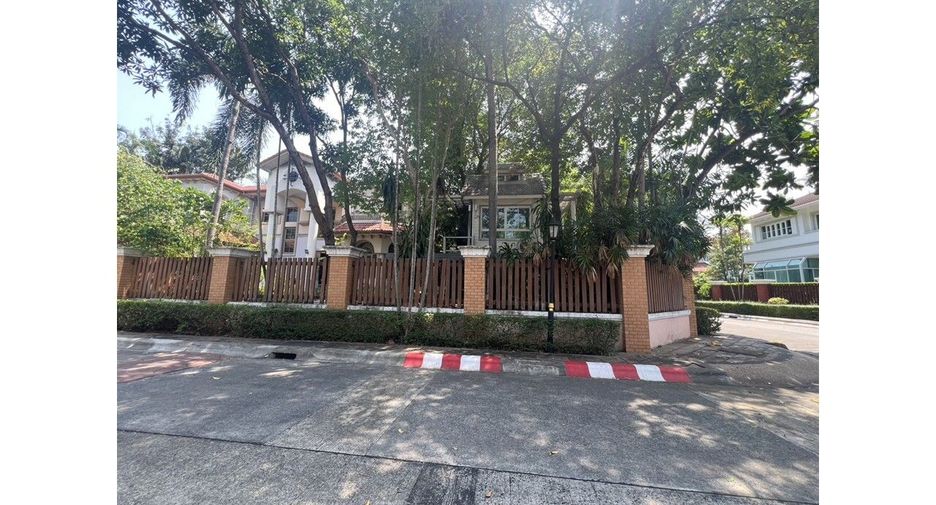 For sale 5 bedrooms house in Mueang Samut Prakan, Samut Prakan