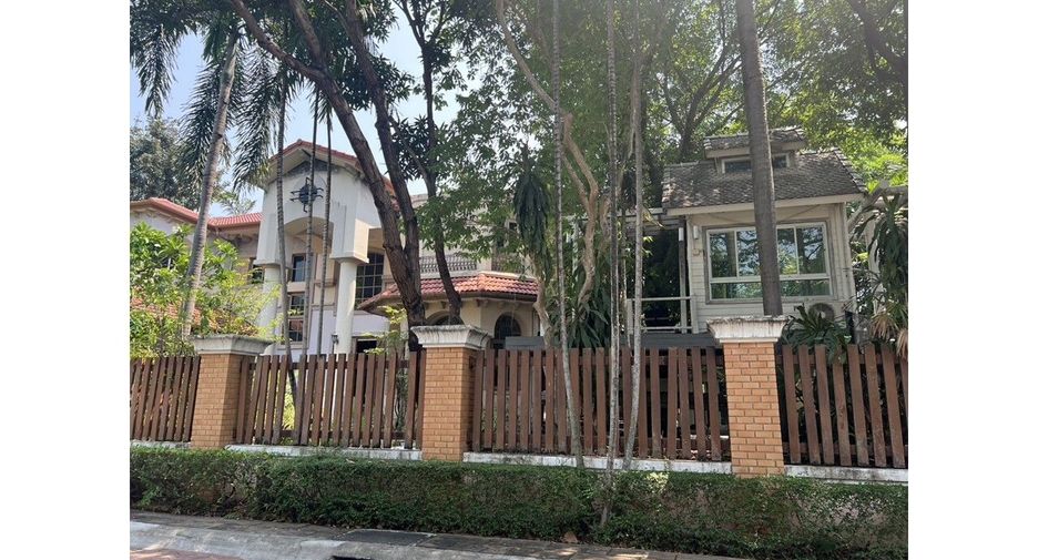 For sale 5 bedrooms house in Mueang Samut Prakan, Samut Prakan