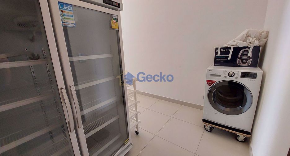 For rent 2 bedrooms condo in North Pattaya, Pattaya