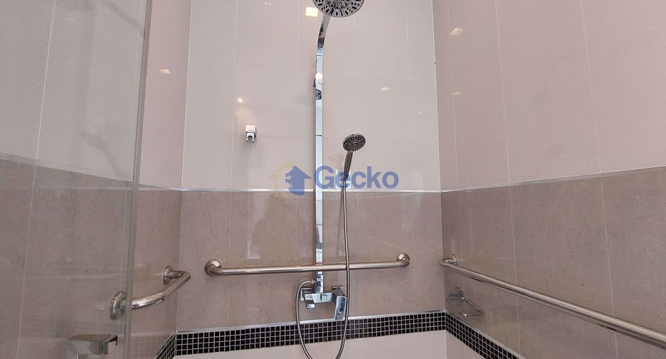 For rent 2 bedrooms condo in North Pattaya, Pattaya