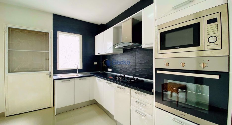 For sale 4 bedrooms house in Jomtien, Pattaya