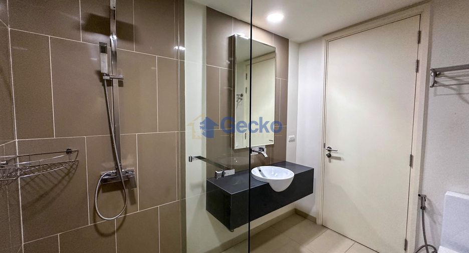 For rent 2 bedrooms condo in North Pattaya, Pattaya
