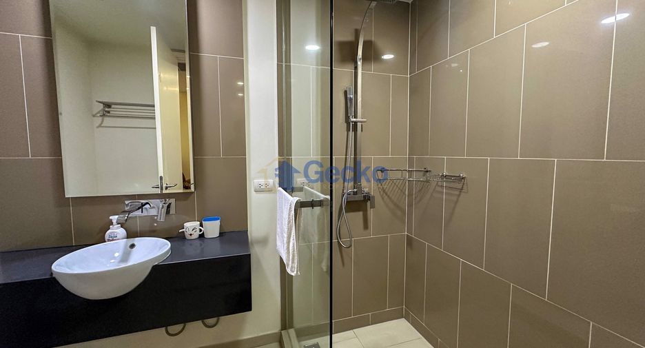 For rent 2 bedrooms condo in North Pattaya, Pattaya