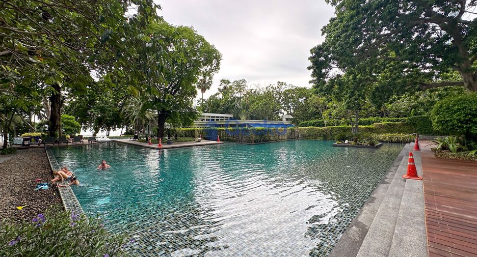 For rent 2 bedrooms condo in North Pattaya, Pattaya