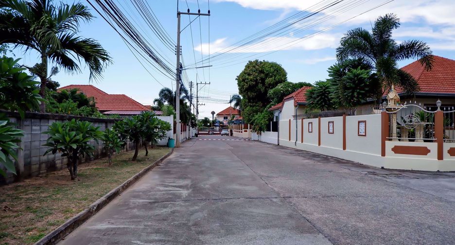 For rent 5 bedrooms house in East Pattaya, Pattaya