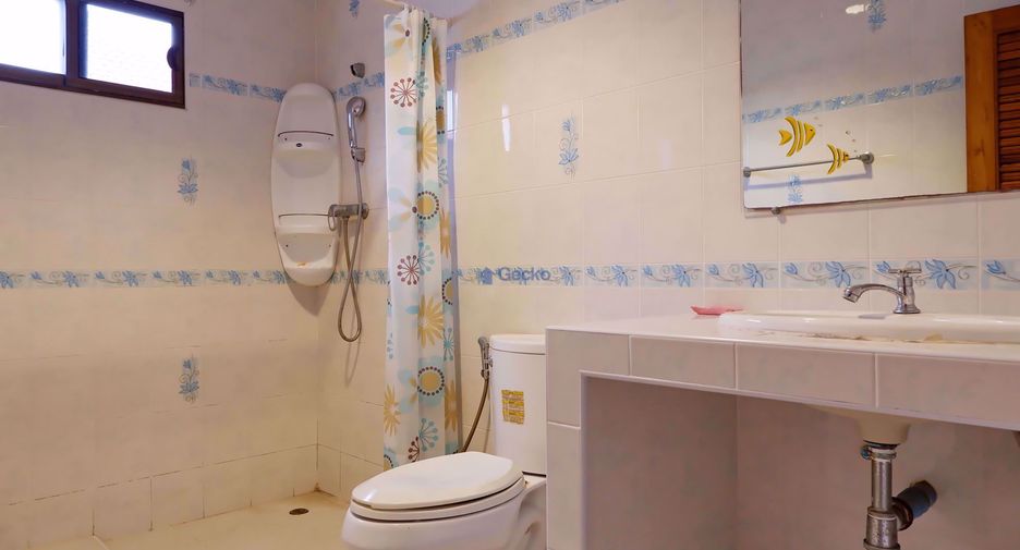 For rent 5 bedrooms house in East Pattaya, Pattaya