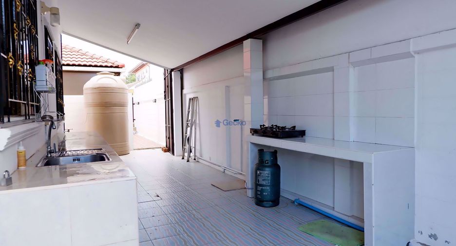 For rent 5 bedrooms house in East Pattaya, Pattaya