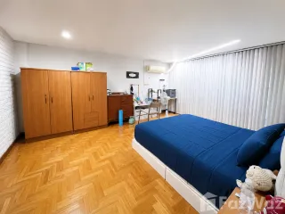 Condo en venta de 2 habitaciones en Huai Khwang, Bangkok