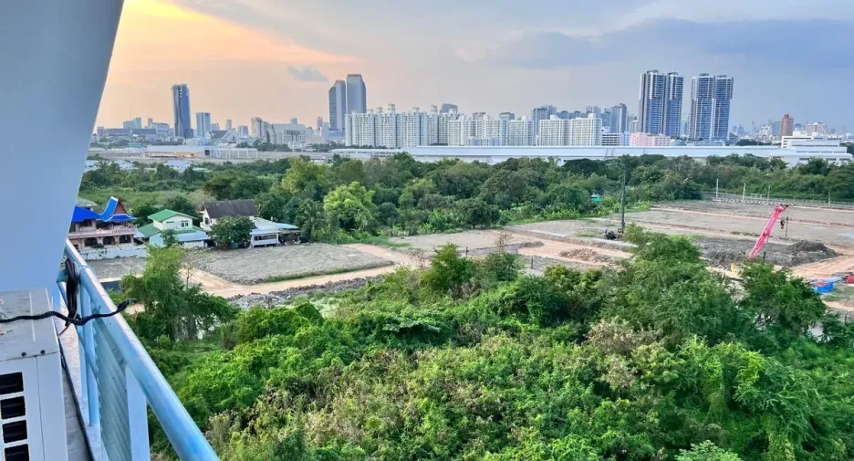 出售 2 卧室 公寓 在 Huai Khwang, 曼谷
