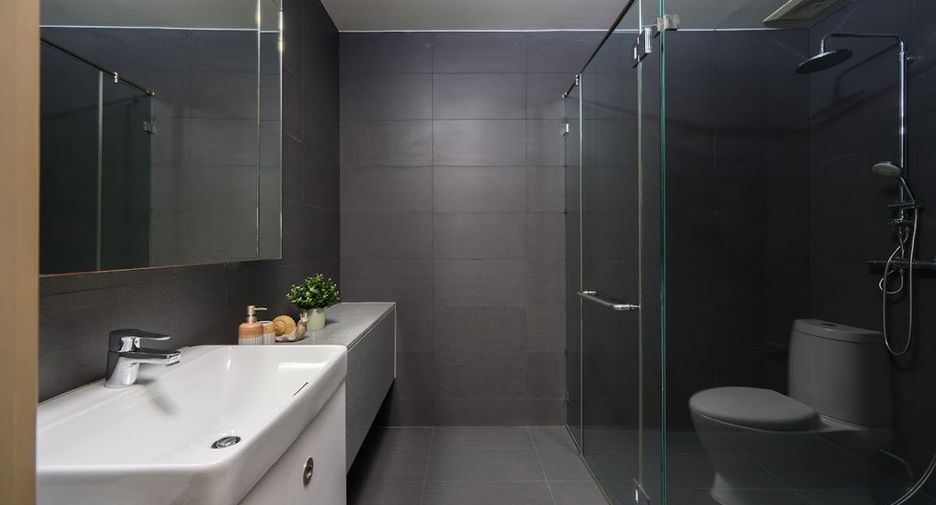 For rent 2 bedrooms condo in Pathum Wan, Bangkok