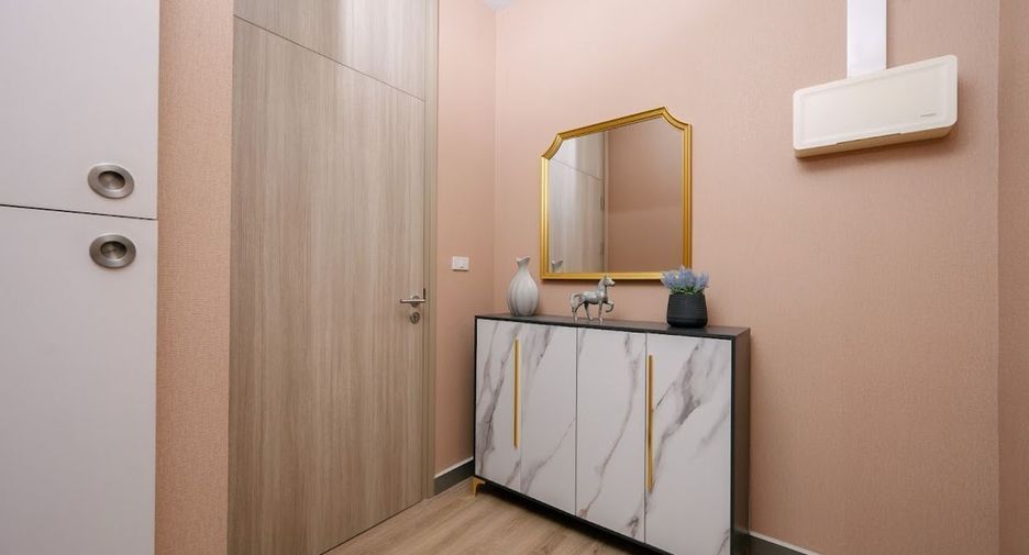 For rent 2 bedrooms condo in Pathum Wan, Bangkok