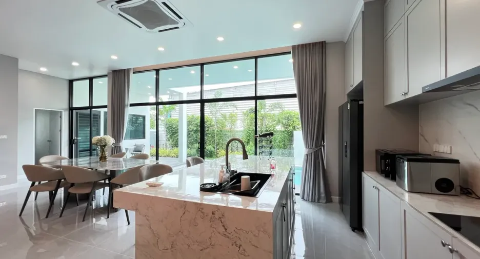 For rent 4 bedrooms house in Huay Yai, Pattaya