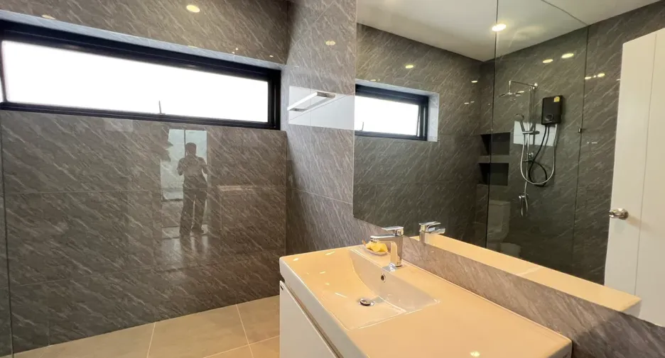 For rent 4 bedrooms house in Huay Yai, Pattaya