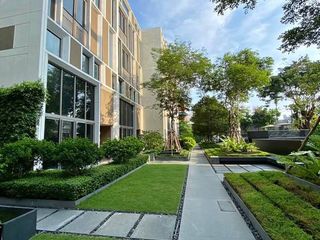 For sale 4 bedrooms townhouse in Watthana, Bangkok