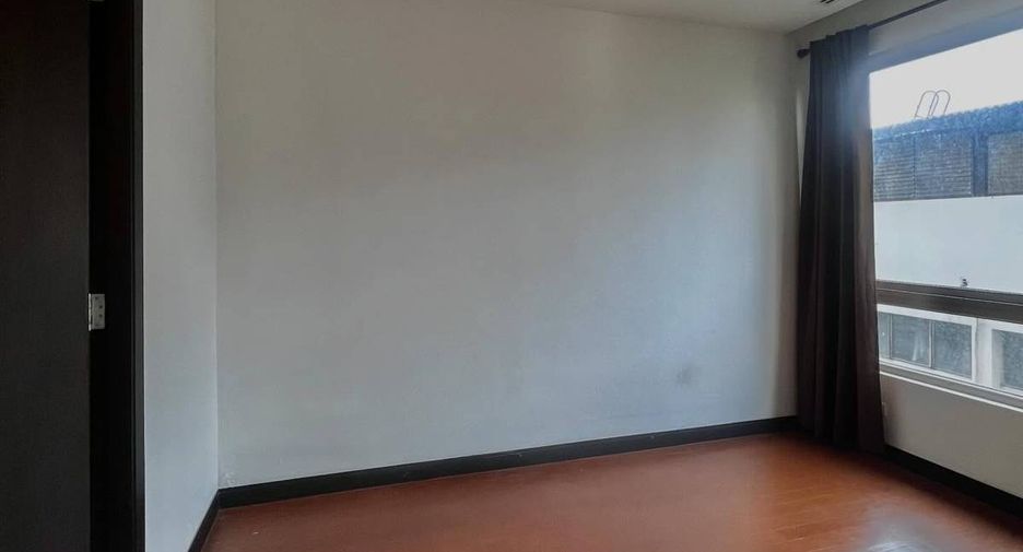 For sale 2 bedrooms condo in Yan Nawa, Bangkok