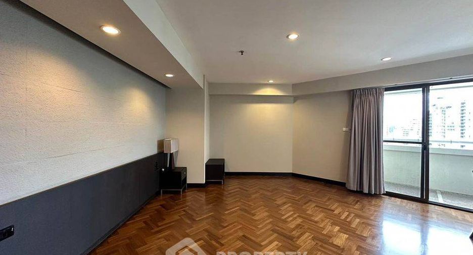 Condo en alquiler de 3 habitaciones en Khlong Toei, Bangkok