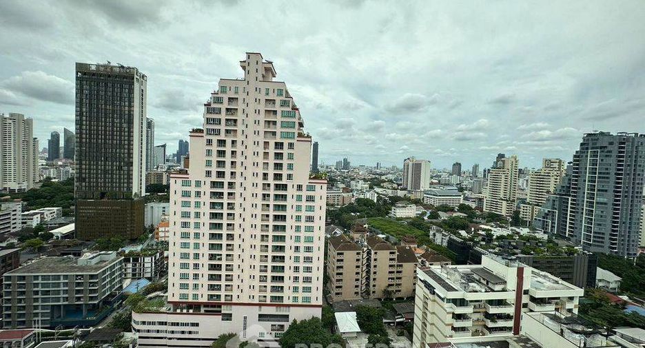 Condo en alquiler de 3 habitaciones en Khlong Toei, Bangkok