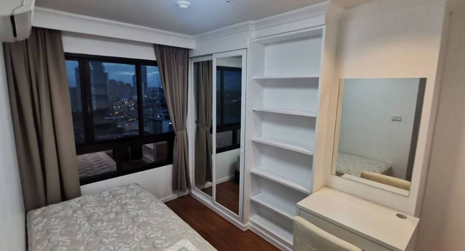 For rent 3 bedrooms condo in Yan Nawa, Bangkok