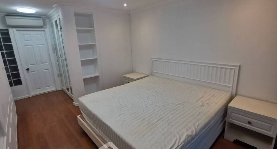 For rent 3 bedrooms condo in Yan Nawa, Bangkok