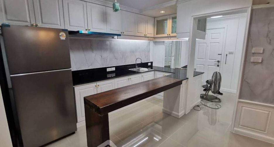 For rent 3 bedrooms condo in Yan Nawa, Bangkok