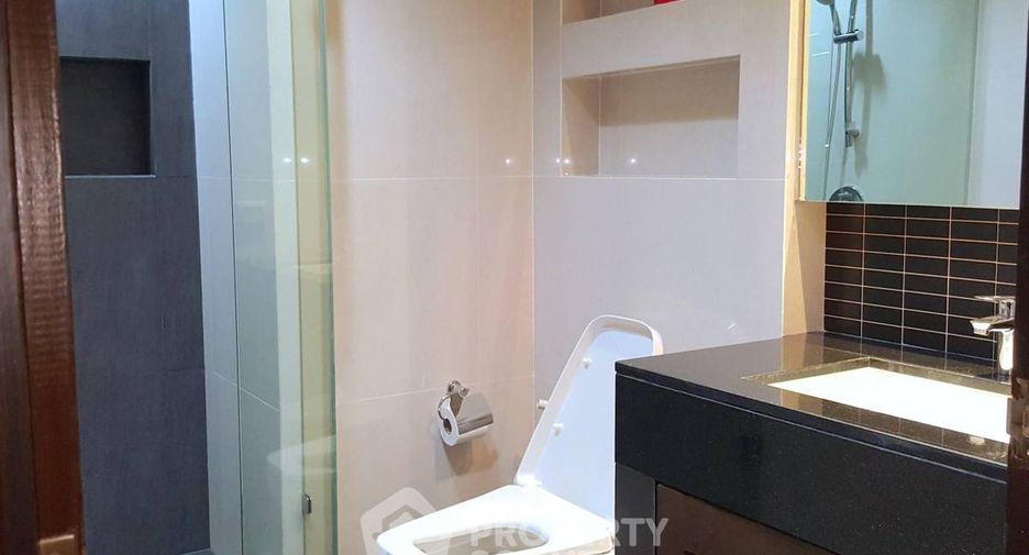 For rent 3 bedrooms condo in Sathon, Bangkok