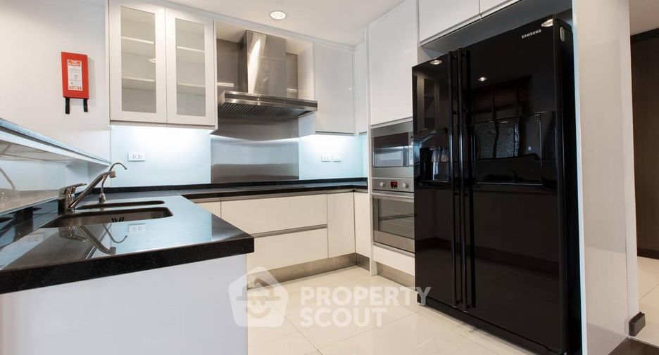 For rent 3 bedrooms condo in Sathon, Bangkok