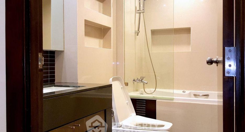 For rent 3 bedrooms condo in Sathon, Bangkok