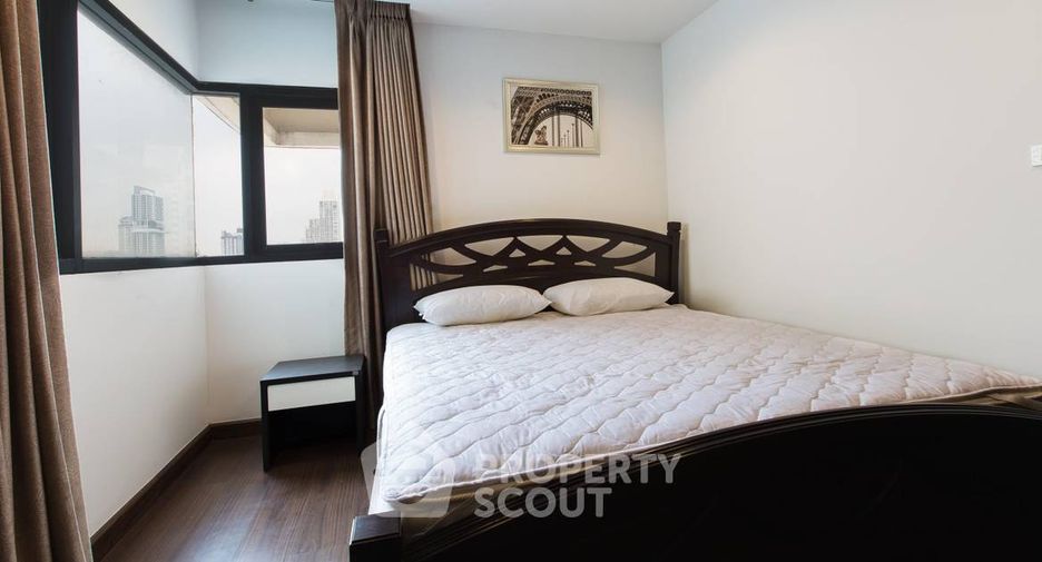 For rent 3 bedrooms condo in Sathon, Bangkok