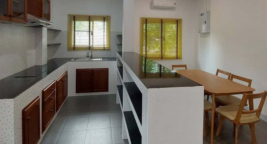 À louer 4 chambres maison à Saraphi, Chiang Mai