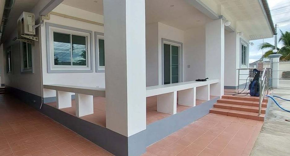 À louer 4 chambres maison à Saraphi, Chiang Mai
